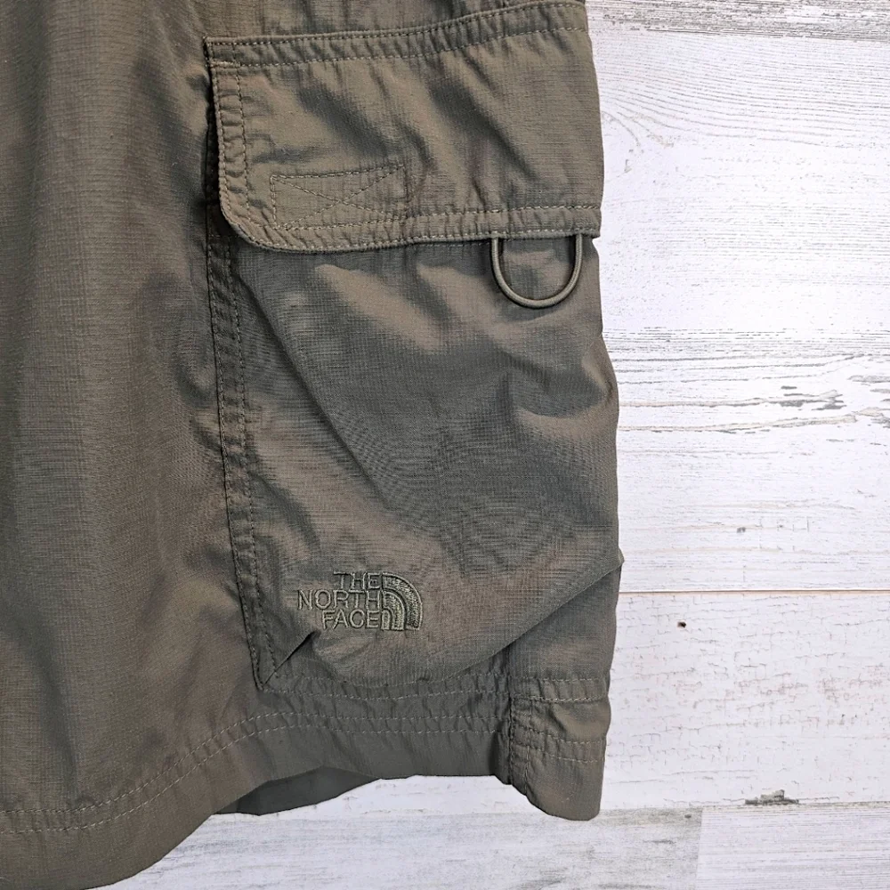 The North Face Mens Cargo Shorts Large Green Outdoor Adventure Nylon Hiking